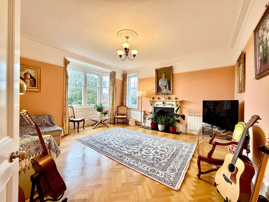 Property photo 2 of 16 Picture No. 21