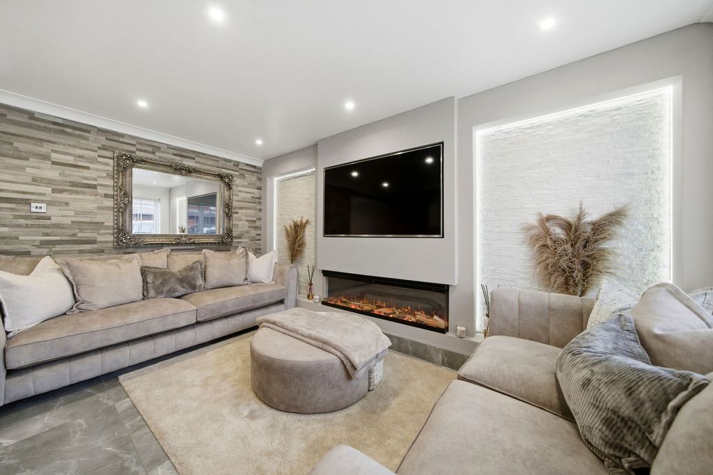 Property photo 3 of 24