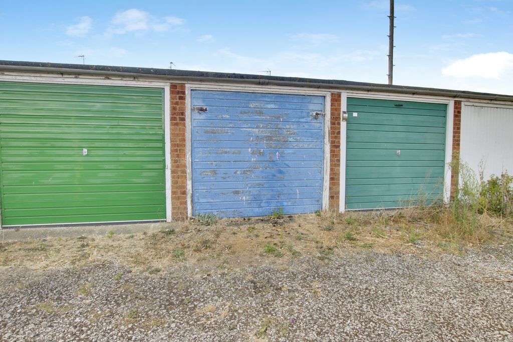 Property photo 2 of 13