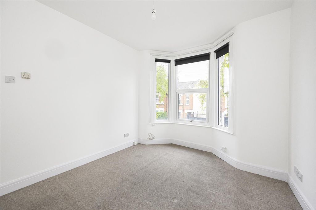 Property photo 3 of 15 4