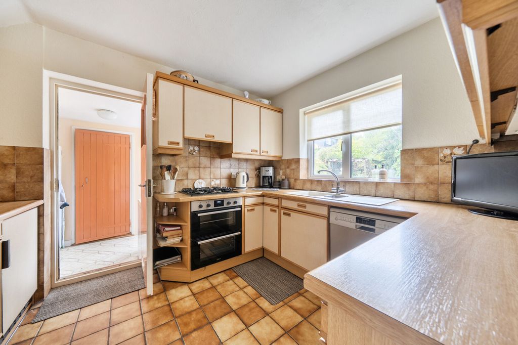 Property photo 2 of 20 Kitchen