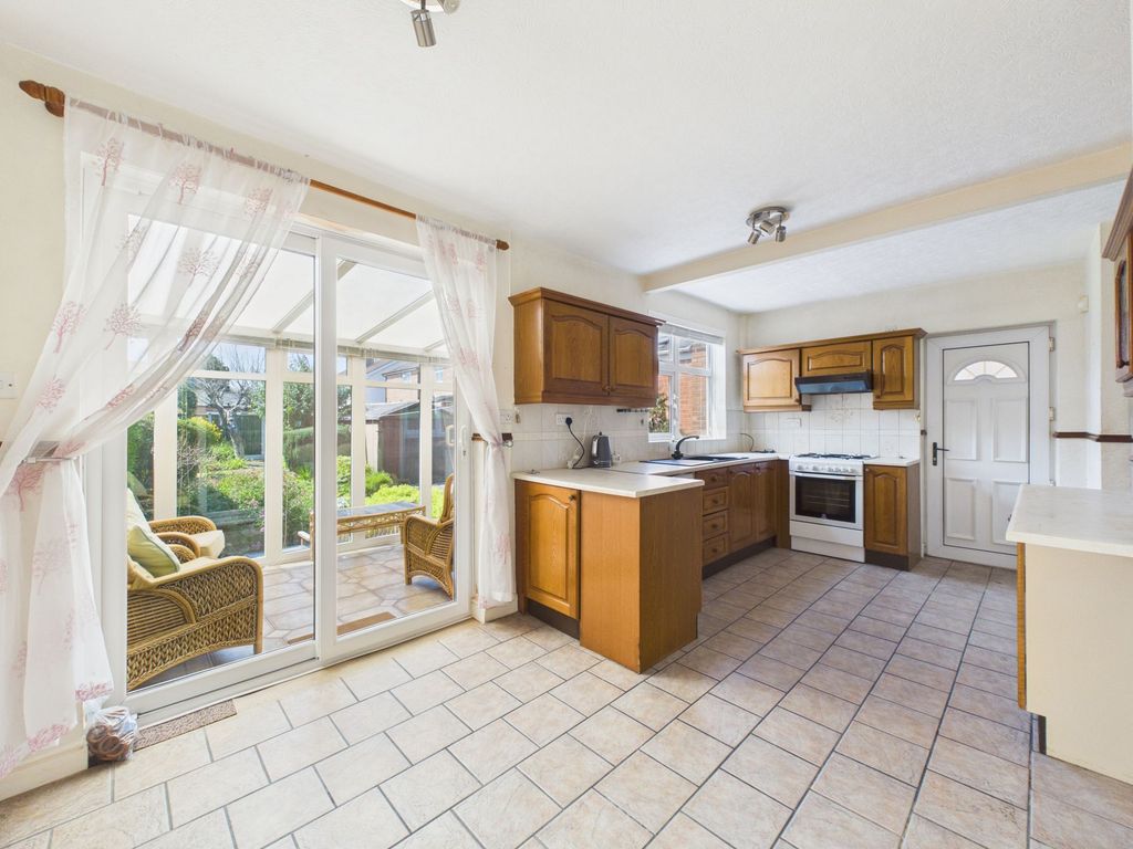 Property photo 3 of 22 Dining Kitchen