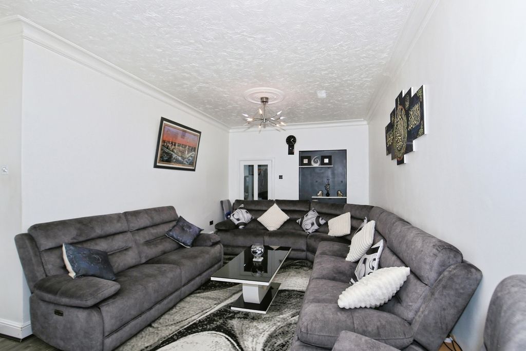 Property photo 3 of 17 Pbox-Img.Jpg