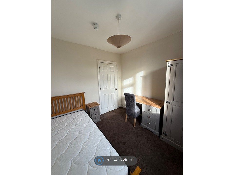 Property photo 1 of 9 Bedroom