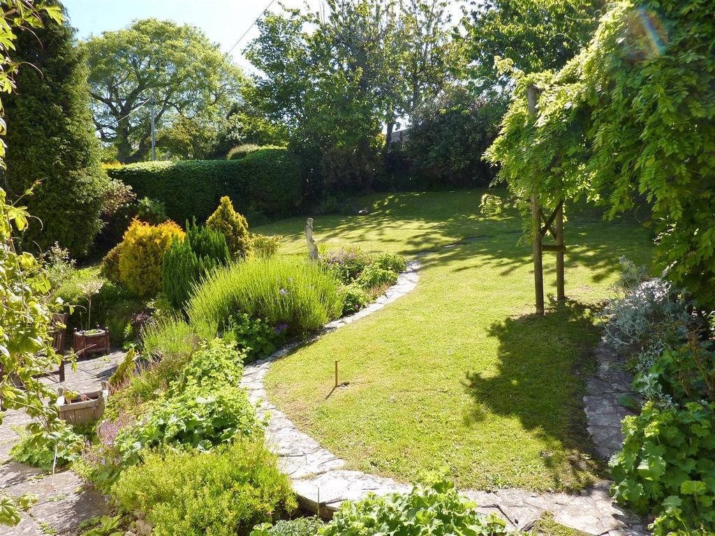 Property photo 2 of 13