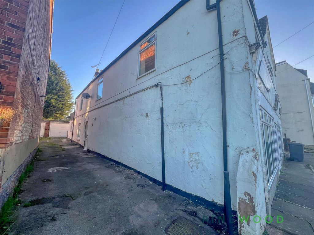 Property photo 1 of 9 Entrance