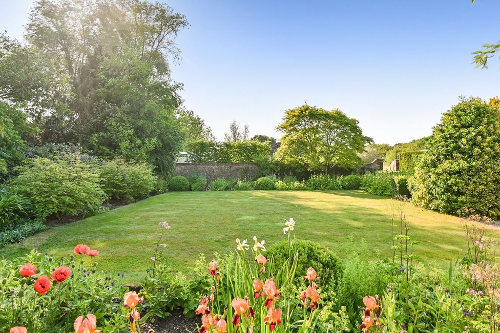 Property photo 3 of 32 Garden