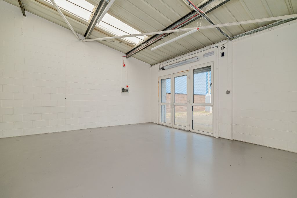 Property photo 3 of 10 8700646-Stills-Interior04(1)-800