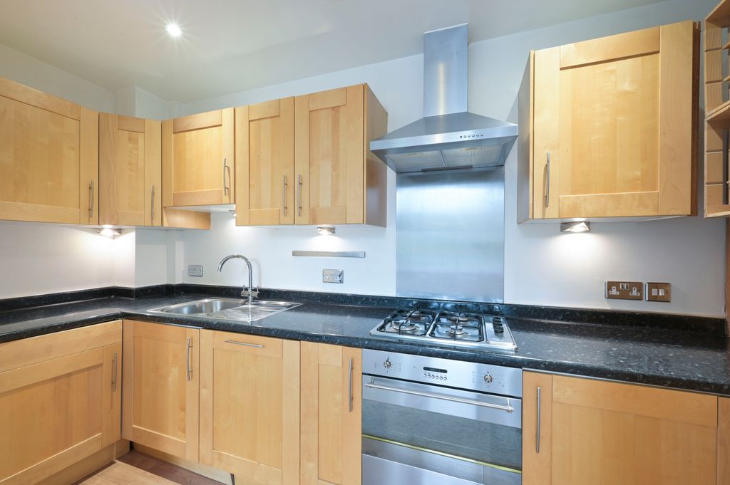 Property photo 2 of 6 Kitchen