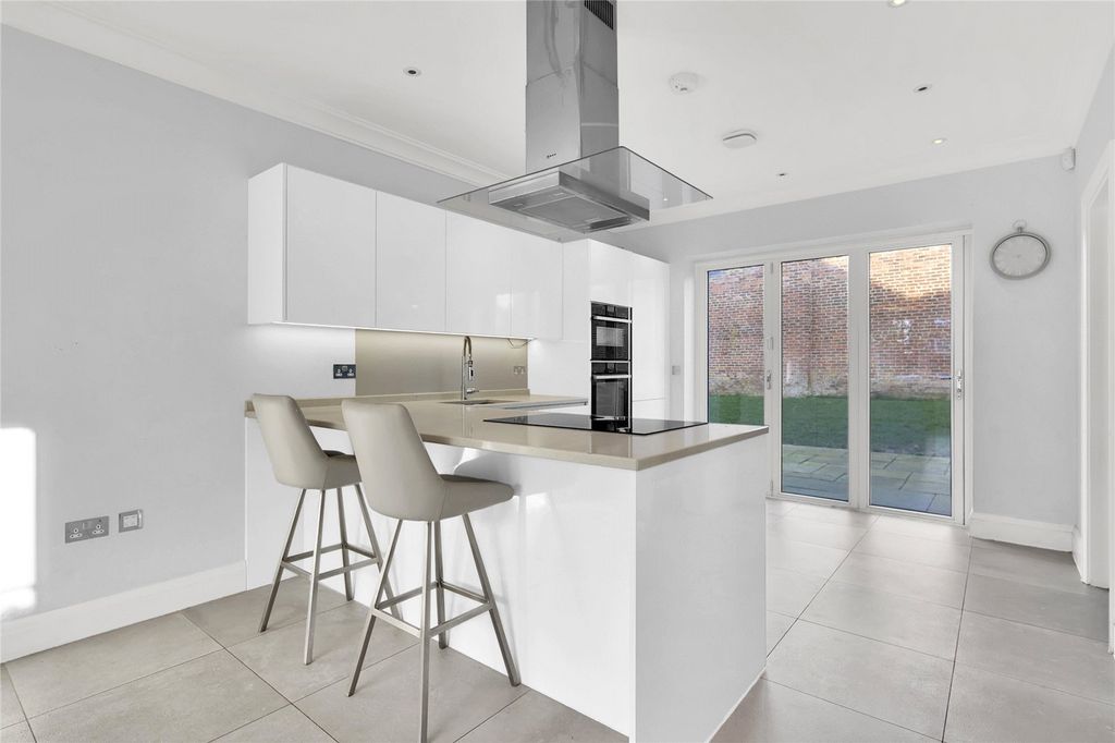 Property photo 2 of 21 Kitchen Dining Area