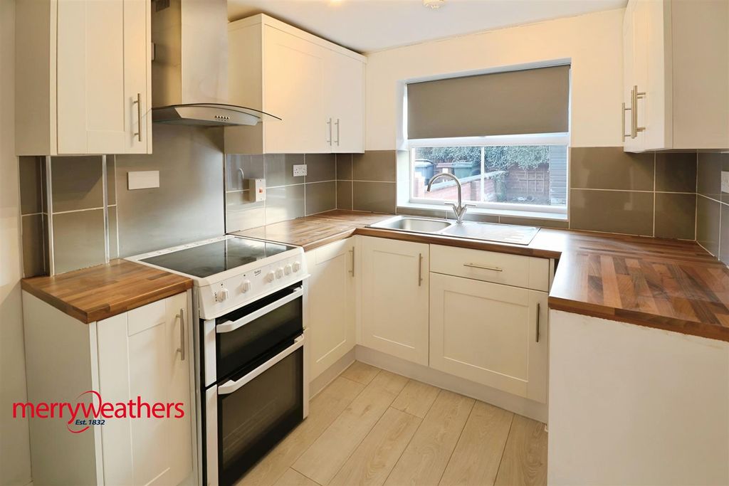 Property photo 2 of 9 Kitchen