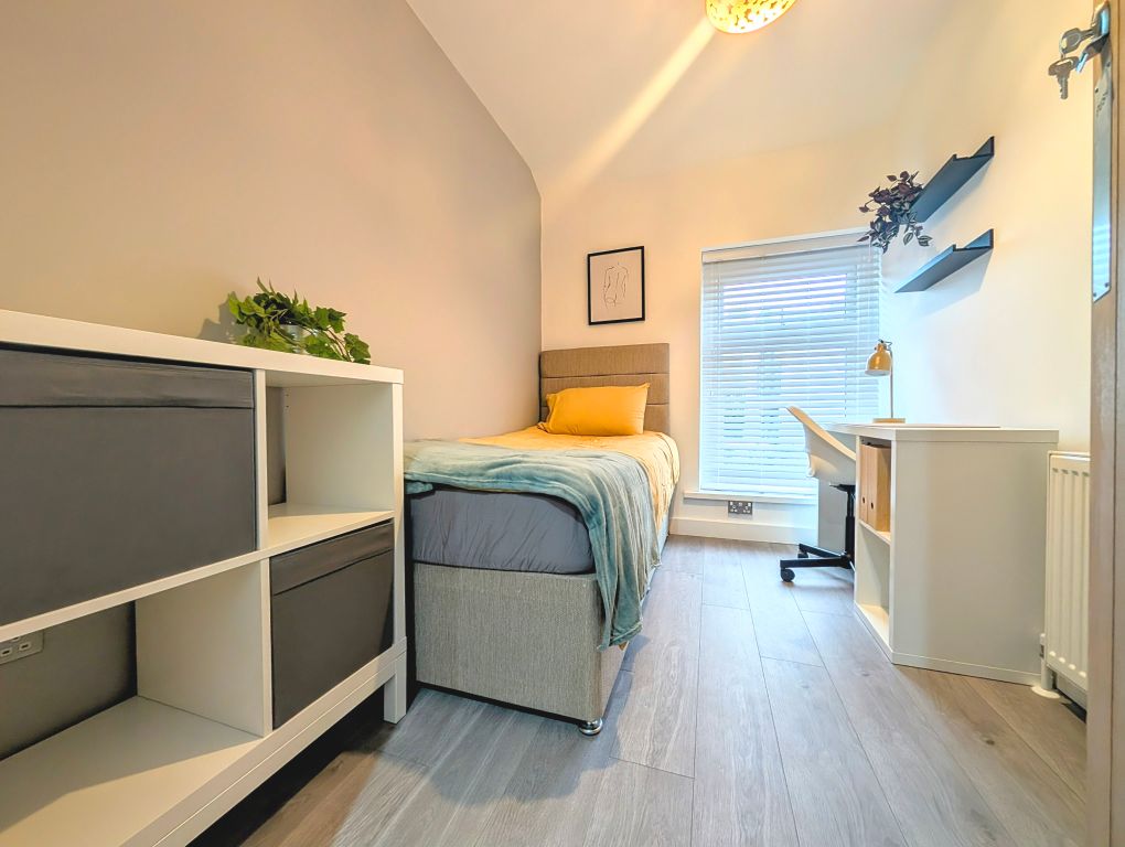 Property photo 1 of 13 Bedroom