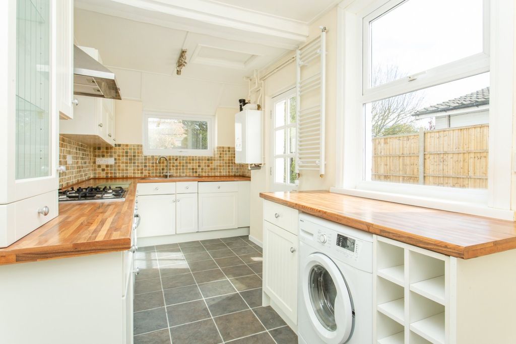 Property photo 3 of 12 Picture 3