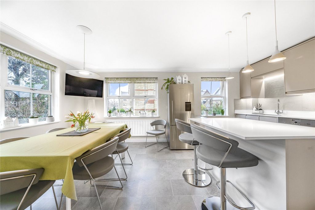 Property photo 2 of 28 Picture No. 51