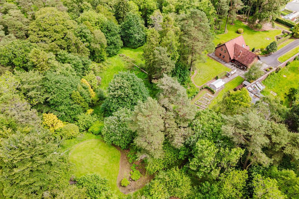 Property photo 2 of 31