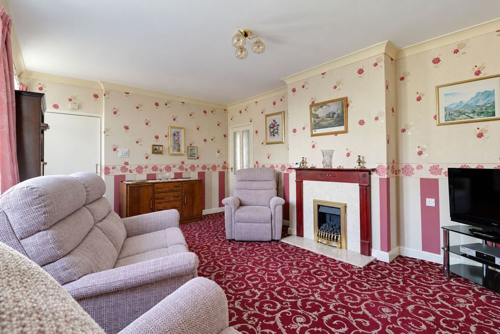 Property photo 3 of 18