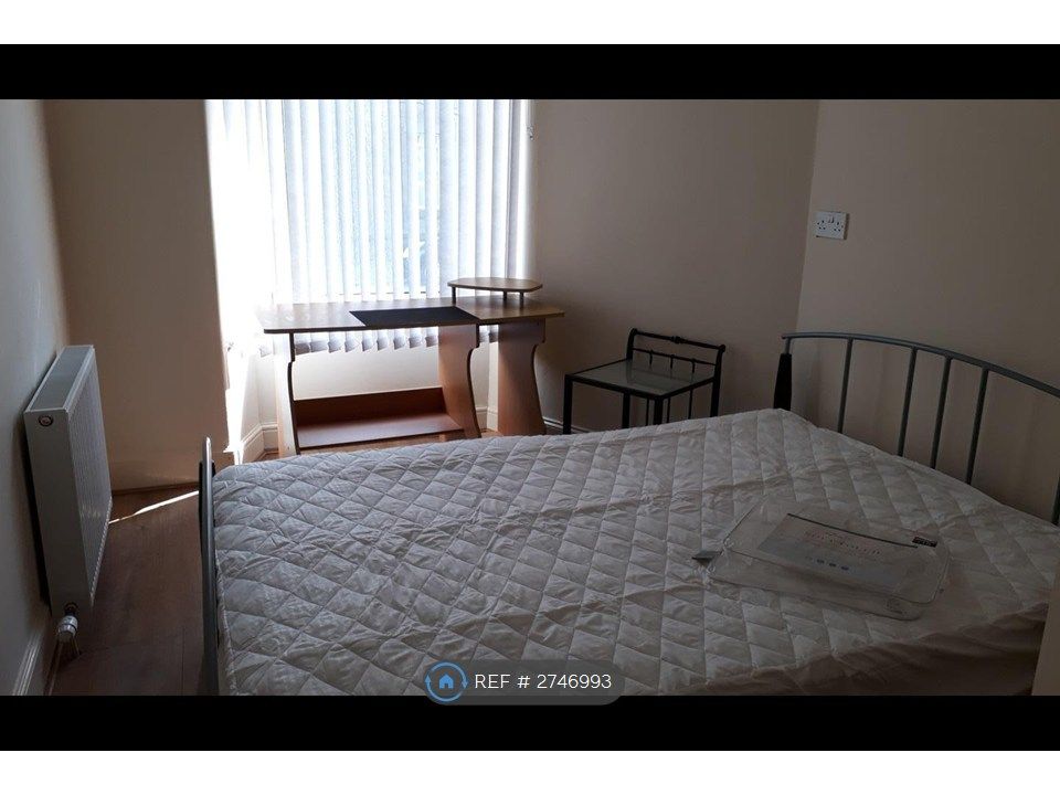 Property photo 3 of 7 Bedroom 1