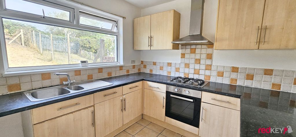 Property photo 2 of 8 Kitchen