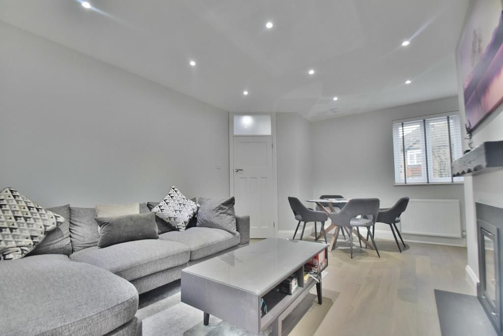 Property photo 2 of 10 Lounge
