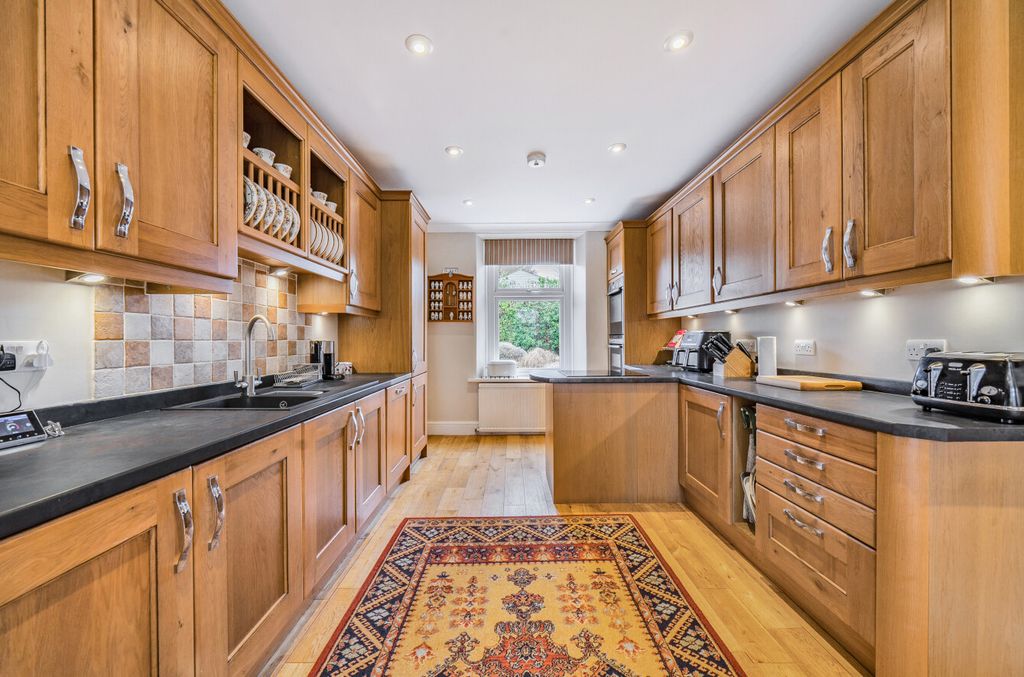 Property photo 3 of 23 Kitchen