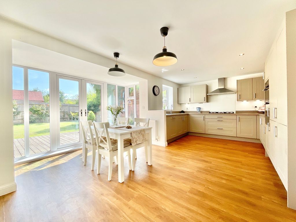 Property photo 2 of 31