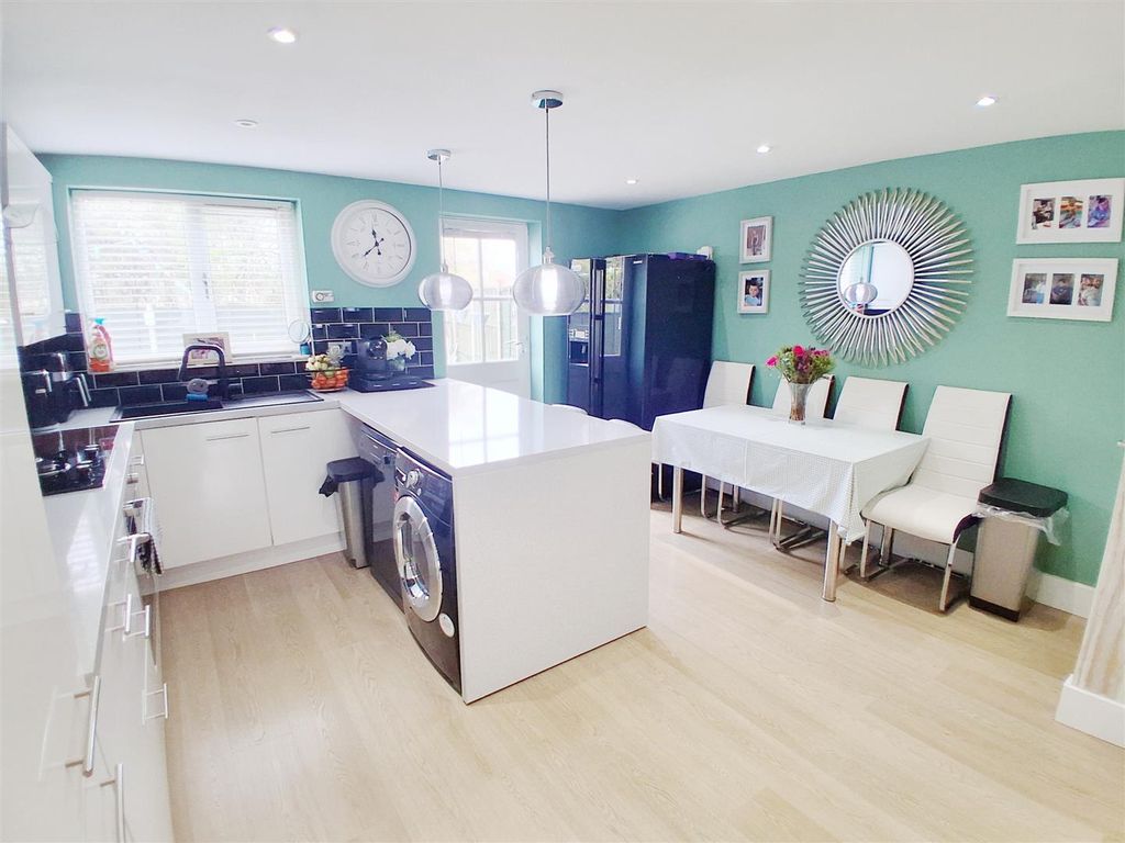 Property photo 3 of 18 4