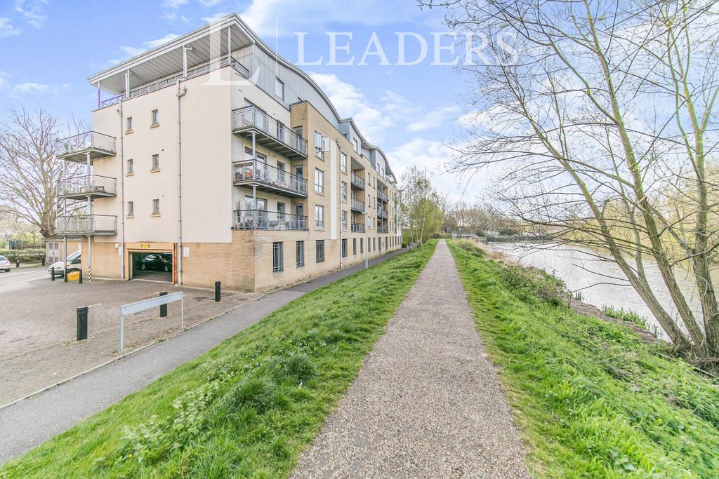 Property photo 1 of 6 Yeoman Close