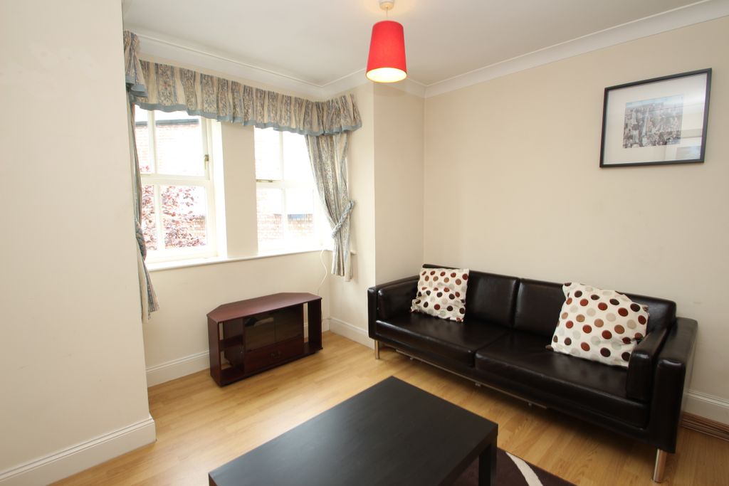 Property photo 3 of 16 Lounge
