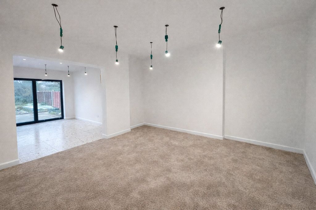 Property photo 2 of 10 Lounge