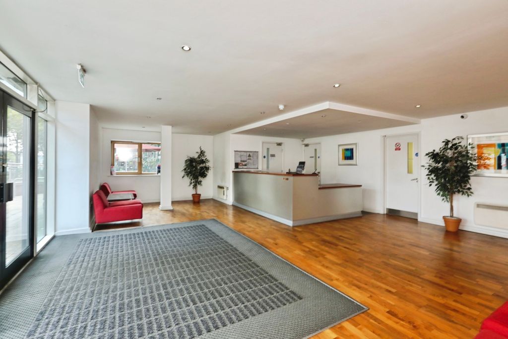 Property photo 2 of 23 Pbox-Img.Jpg