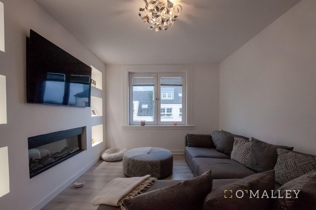 Property photo 3 of 9 Lounge