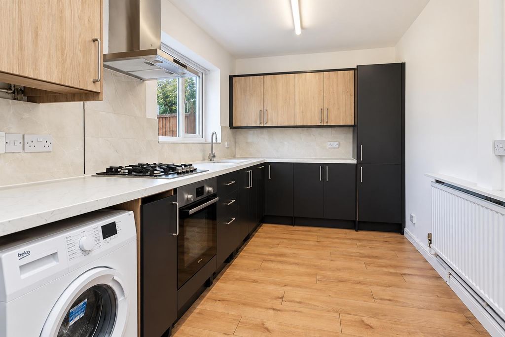 Property photo 2 of 8 5F132236-57A0-4Be7-818E-83421Da9B861.Png