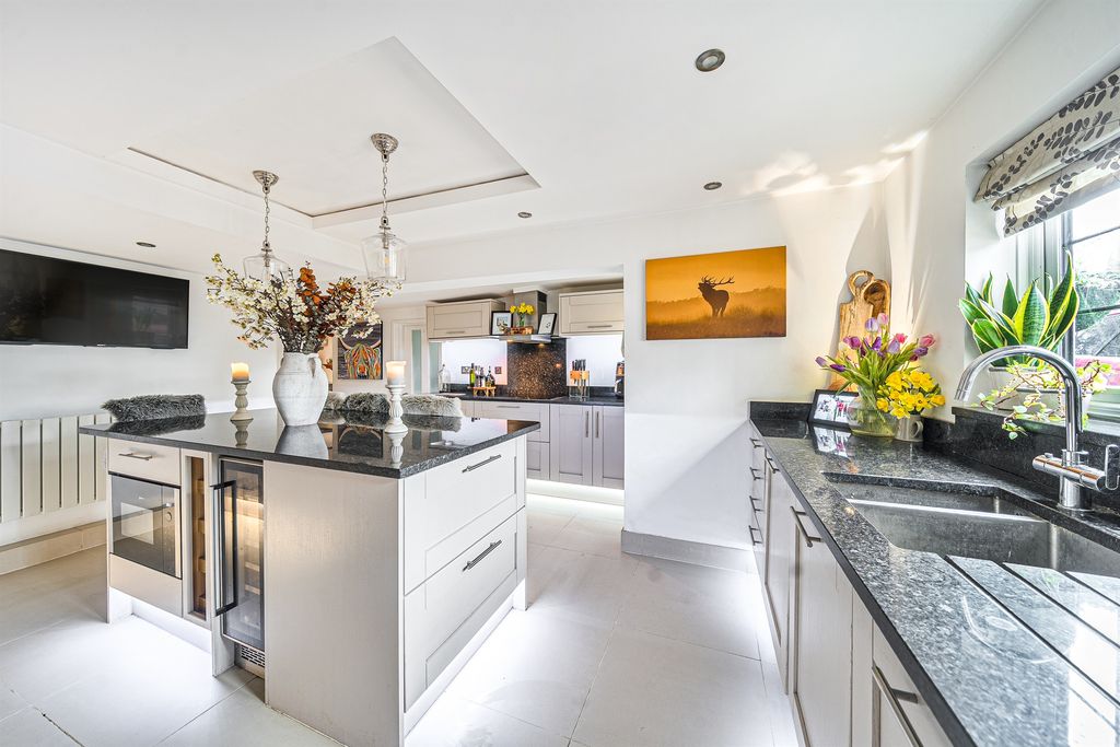 Property photo 2 of 27