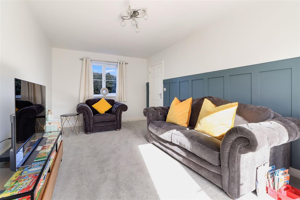 Property photo 2 of 20 Img (3).Jpg