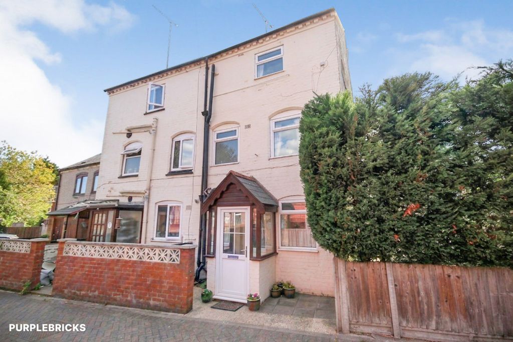 Property photo 2 of 18