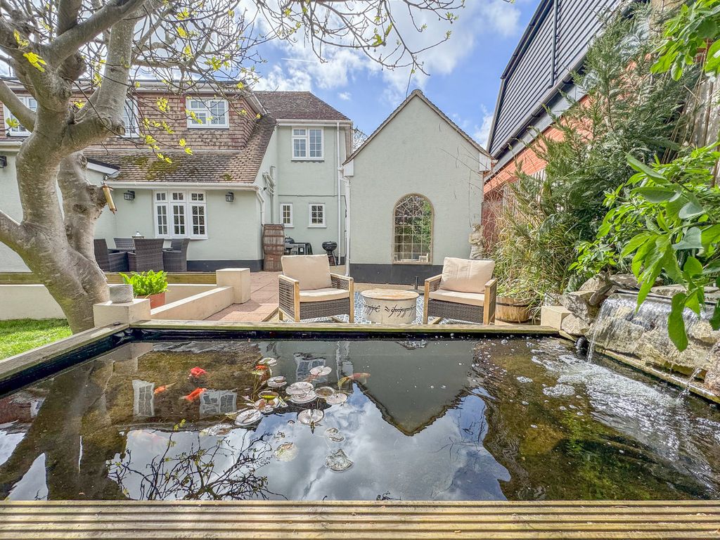 Property photo 3 of 25