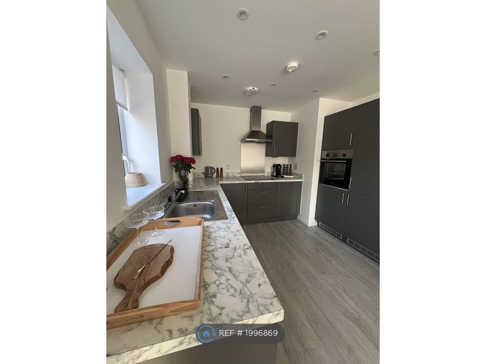 Property photo 3 of 6 Kitchen