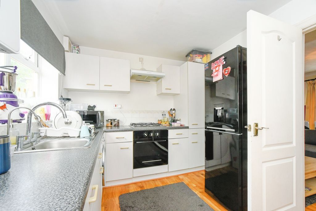 Property photo 3 of 11