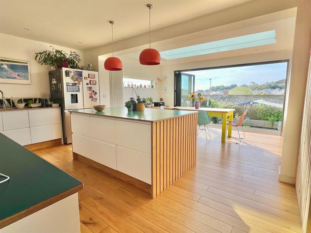 Property photo 3 of 24 6Da9Efa2-c05E-497c-Bd95-Eb4B7Dd37cc1.Jpeg