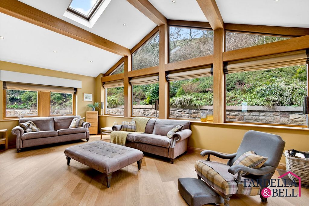 Property photo 2 of 29