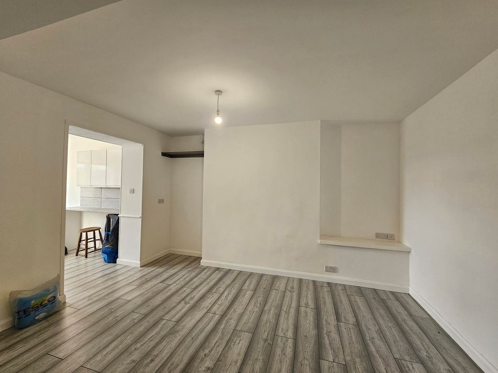 Property photo 3 of 6 Image