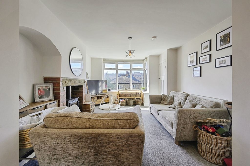 Property photo 3 of 18