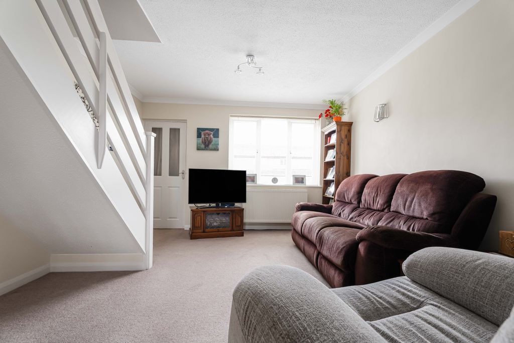 Property photo 3 of 12 Lounge