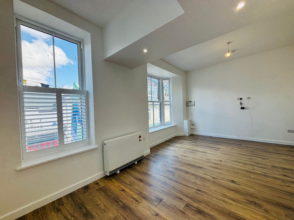 Property photo 3 of 11 Img_1211