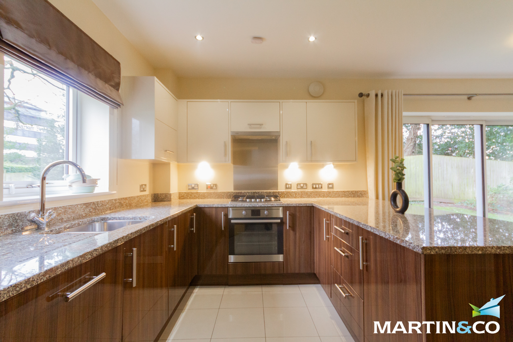 Property photo 3 of 8 Picture2