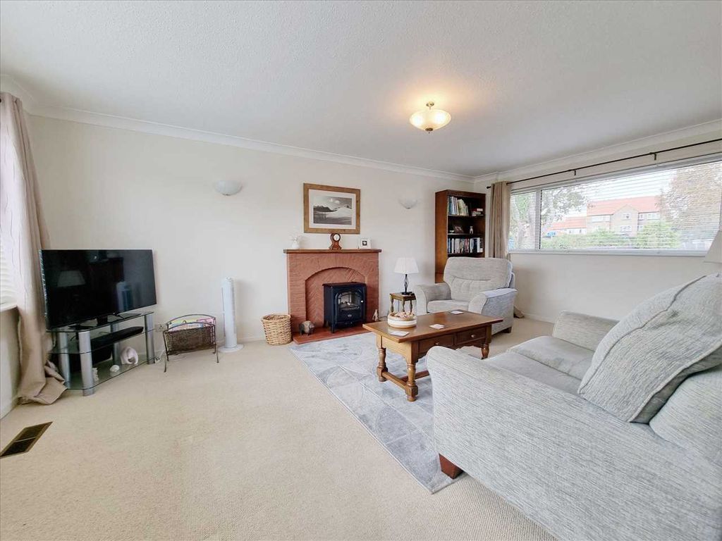 Property photo 2 of 12 Lounge: