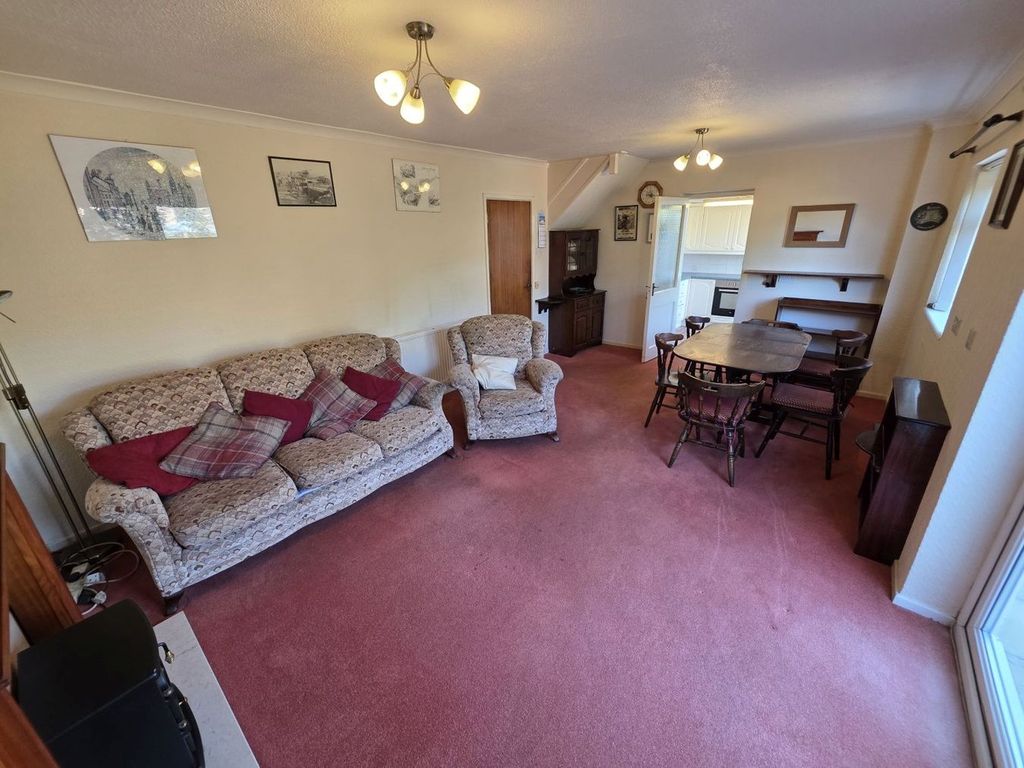 Property photo 2 of 20