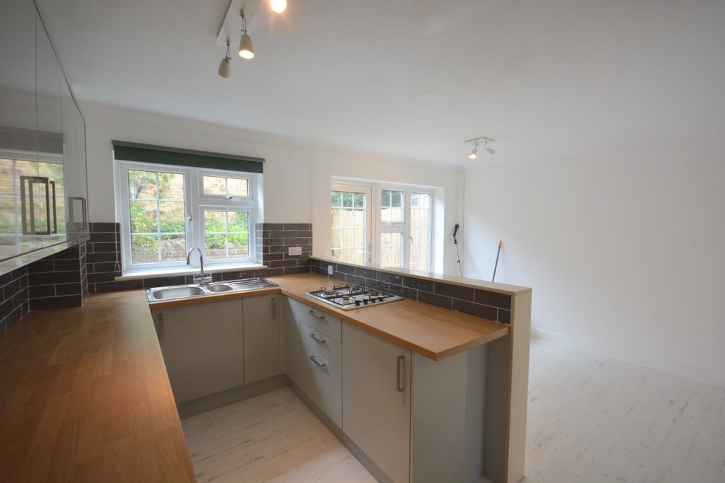 Property photo 3 of 9 Gallery