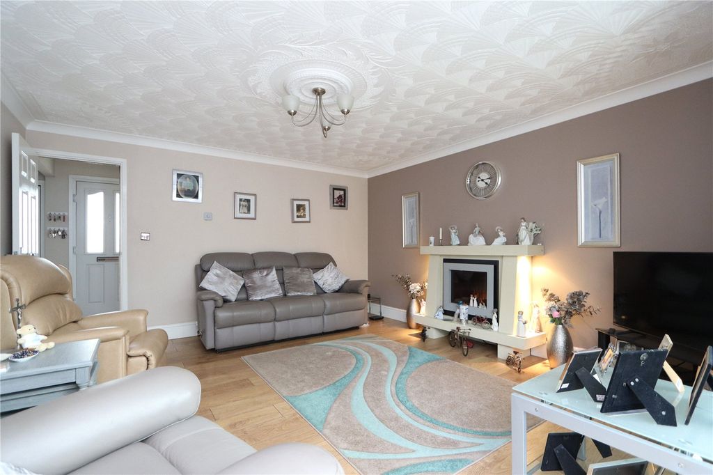 Property photo 2 of 22 Picture No. 11