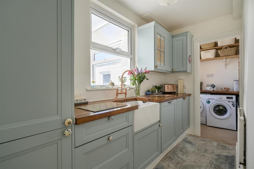 Property photo 2 of 27 4843232